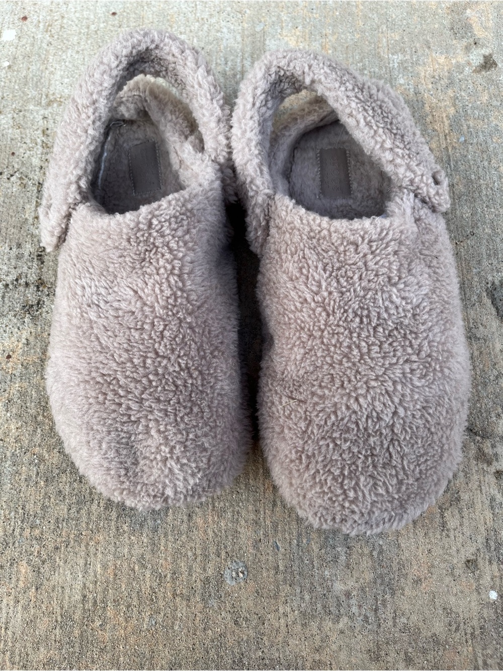 Unixes Crocs Classic Cozzzy Slippers With Heel Strap inTaupe Men’s 10 Women’s 12